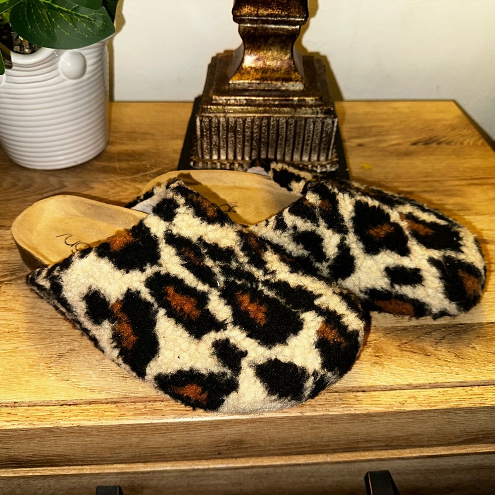 Leopard Print Women's clogs size 5-6